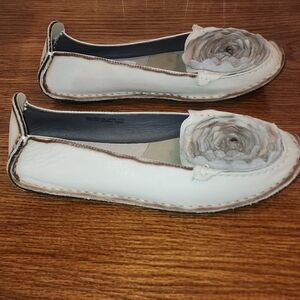Spring Step White Leather Floral-Accent Flats